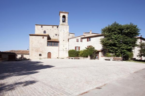 Отель Castello Izzalini Todi Resort  Тоди